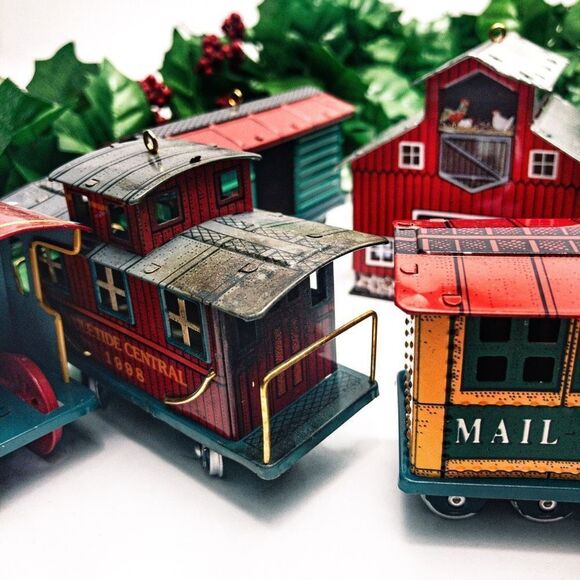 Hallmark Keepsake Yuletide Central & Town & Country Tin Litho Train Set Decor - Picture 13 of 14